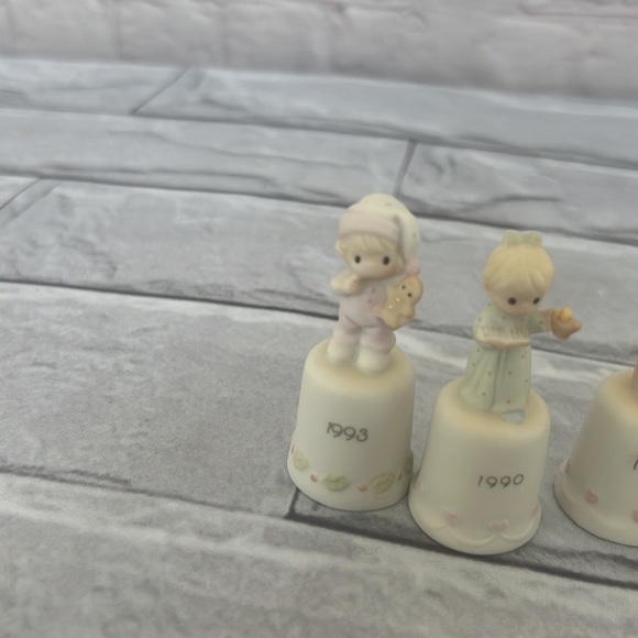 Precious Moments VTG thimbles discontinued figurines - Picture 3 of 13